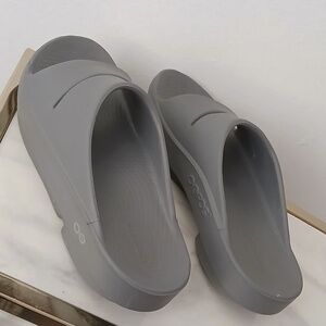 OOFOS OOahh Recovery Slide Sandals Gray Unisex Size 8